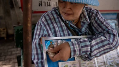 A vendor sells lottery tickets in Bangkok (Photo: AFP)