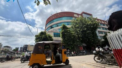 Mandalay’s normally bustling Zegyo Market has become unusually quiet as would-be customers stay away from the city (Photo: Myanmar Now)